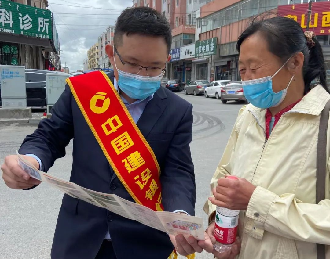 2建行通辽分行深入到旗县乡镇苏木嘎查村宣传推广“裕农快贷”系列产品.png