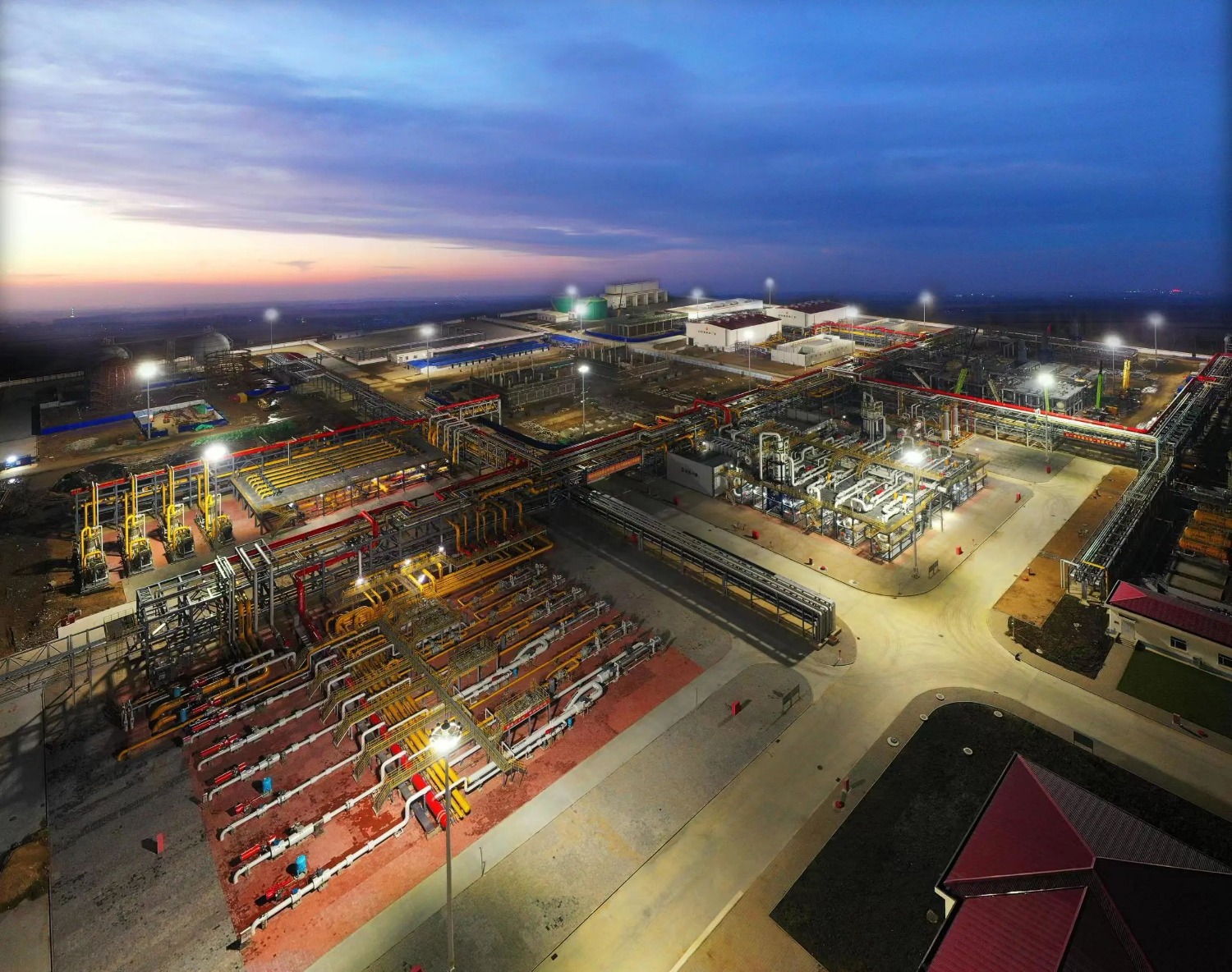 中国石油辽河油田双台子储气库群施工现场 陈允长 摄.jpg