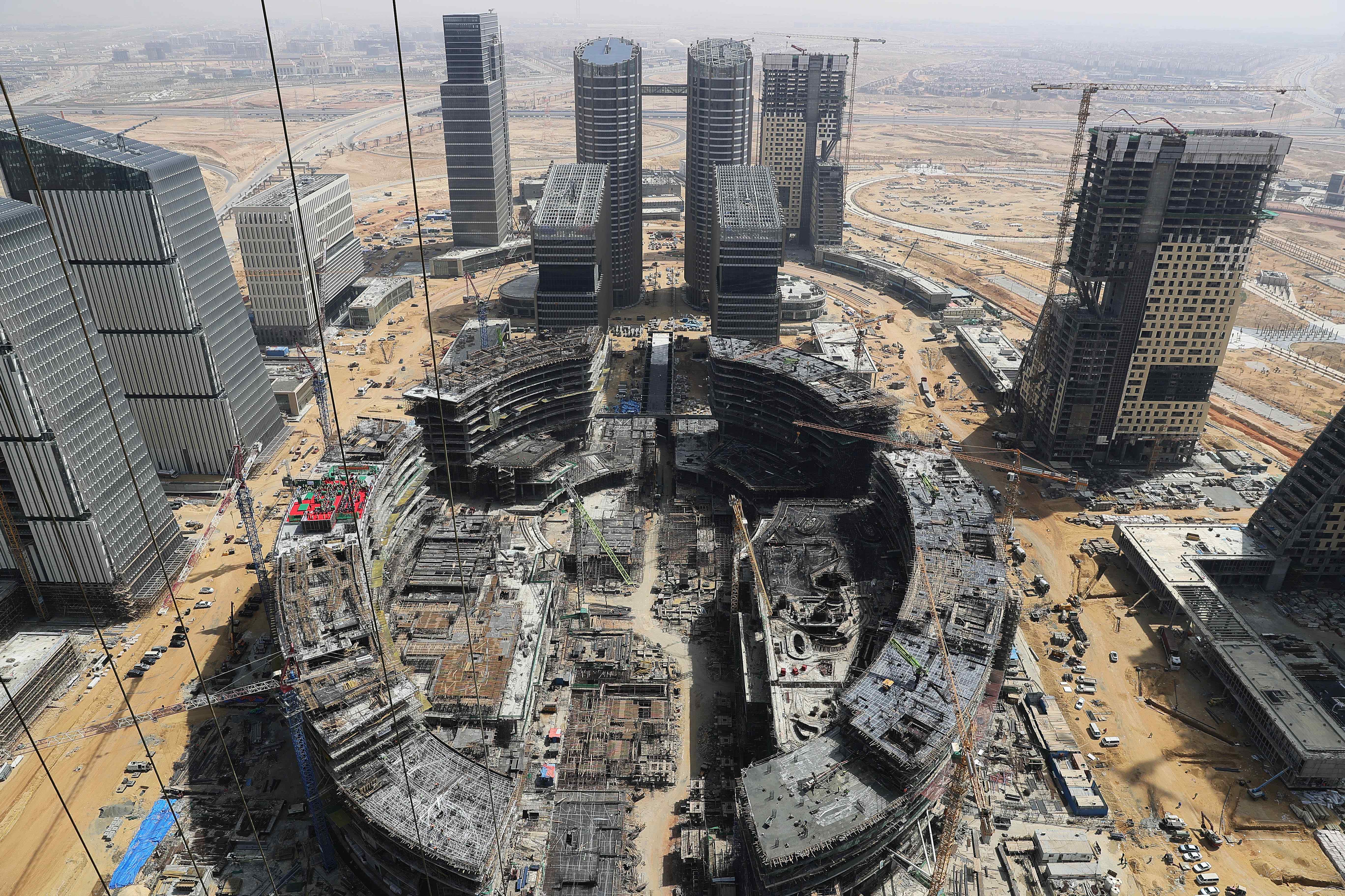 【环球财经】中企承建埃及新首都cbd项目中区酒店pk08标段主体封顶